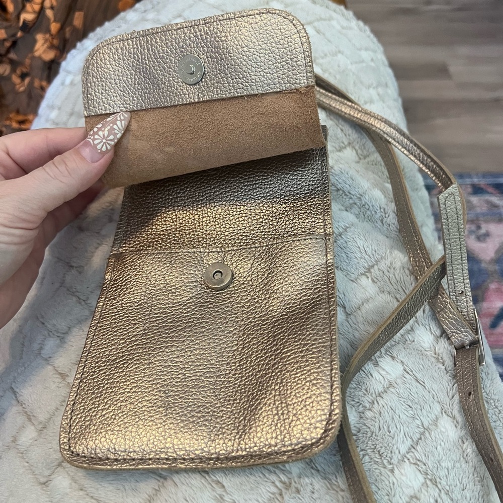 Elegant Metallic Crossbody Bag - Picture 5 of 5